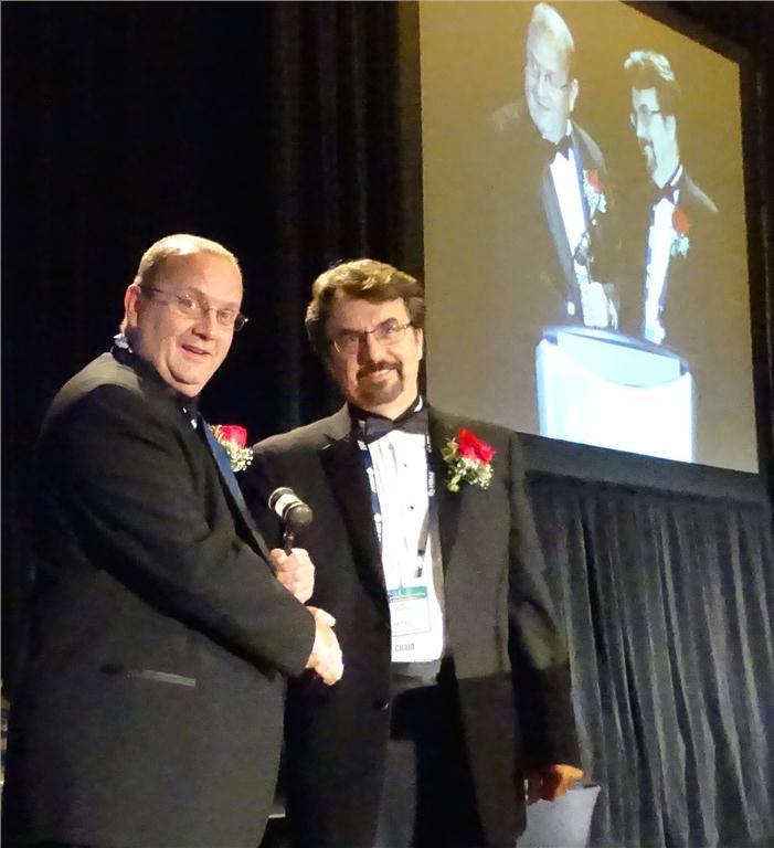 The passing of the gavel: incoming chair Peter Steffes (l) with 2014-2015 HRAI chair, Jim Flowers at the closing banquet on August 28.