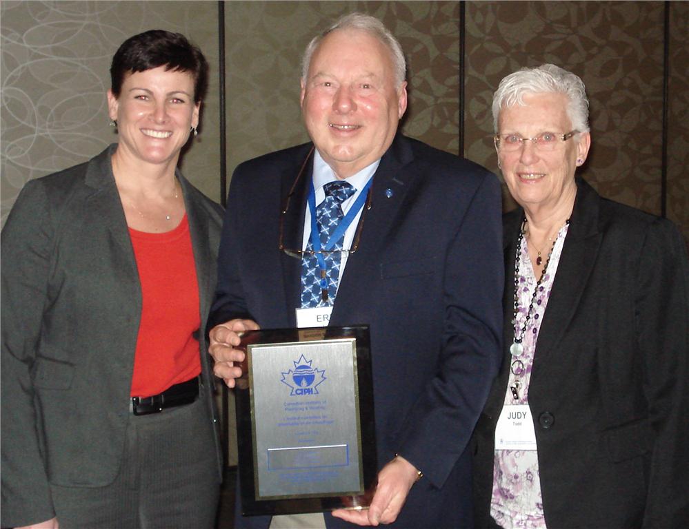 Eric Todd of Bardon Supplies proudly displays his 50 Year Service Award with CIPH chair Sin Smith and his wife, Judy Todd (r) by his side.