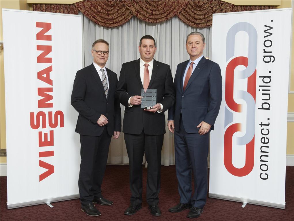 Second place winner Paul Berardi of Key to the North Sales Agency Inc. (Northern ON) with Armin Fleck (l), Viessmann's director of international sales - western hemisphere and Ken Webster, director, sales and marketing with Viessmann-Canada.